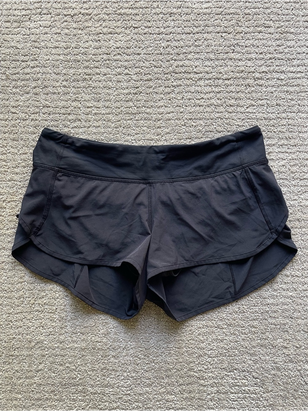 Lululemon Speed Up Short in Black Size 8 - Picture 2 of 5